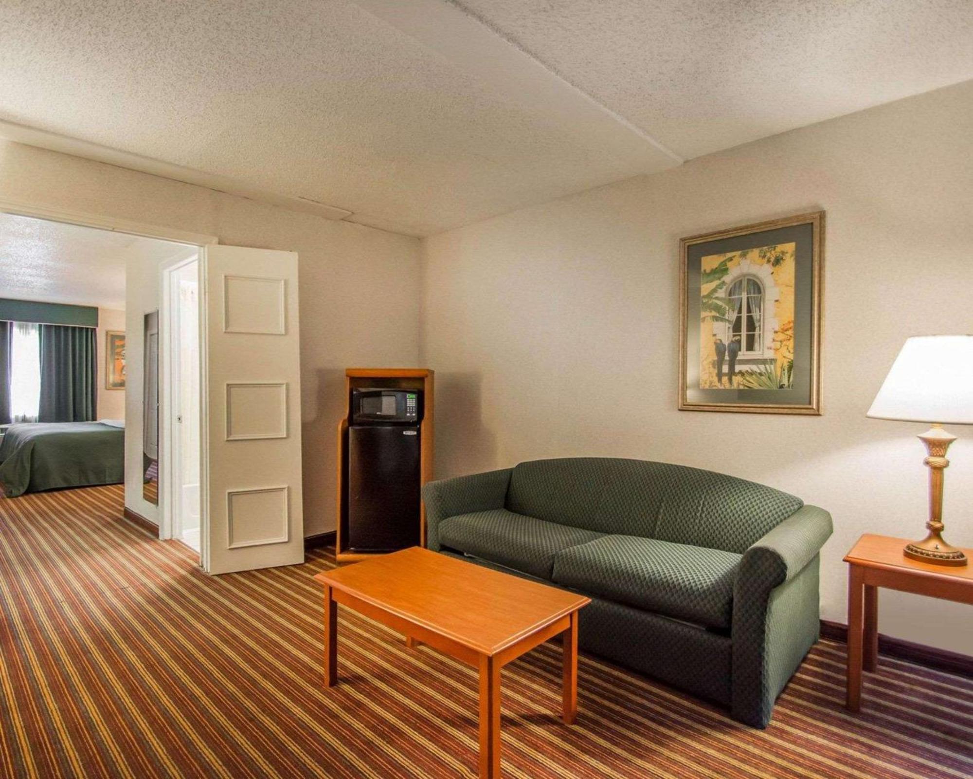Quality Inn & Suites At Tropicana Field Sint-Petersburg Buitenkant foto