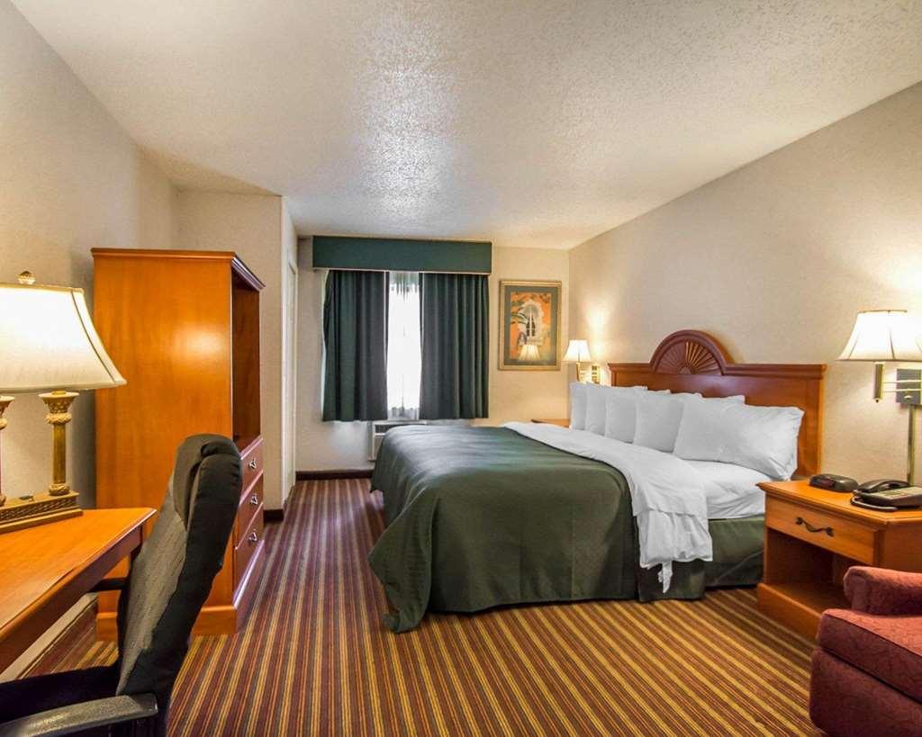 Quality Inn & Suites At Tropicana Field Sint-Petersburg Kamer foto